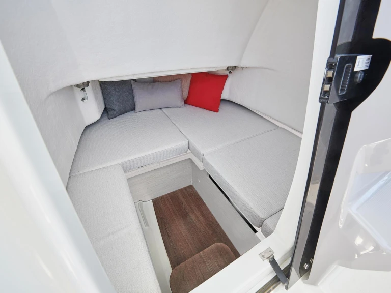 Yacht charter Rapallo - Jeanneau Cap Camarat 7.5 CC on SamBoat