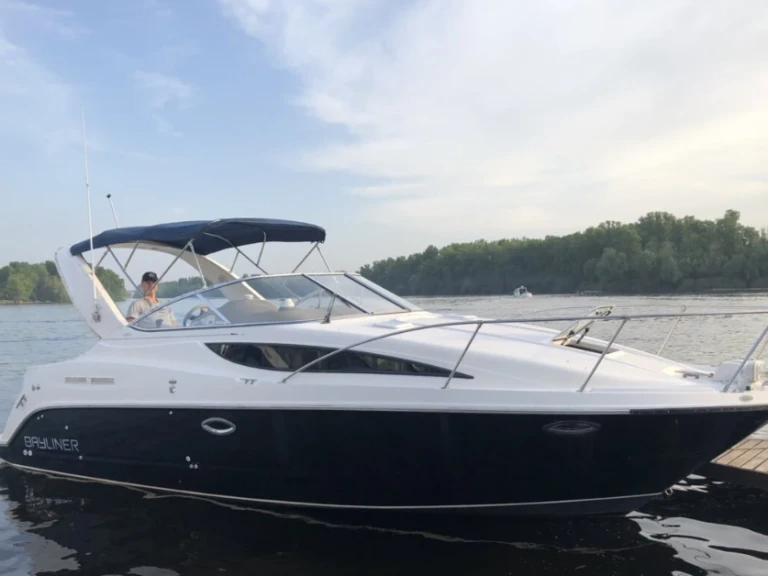 Hire a Bayliner Bayliner 285 Cruiser Nice