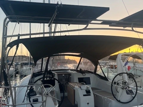 Hire a Jeanneau Sun Odyssey 410 Marseille