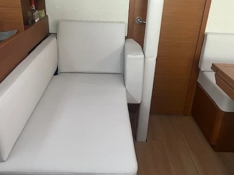 Yacht hire Marseille cheap Sun Odyssey 410