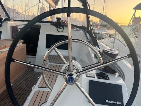 Sailboat hire in Marseille - Jeanneau Sun Odyssey 410