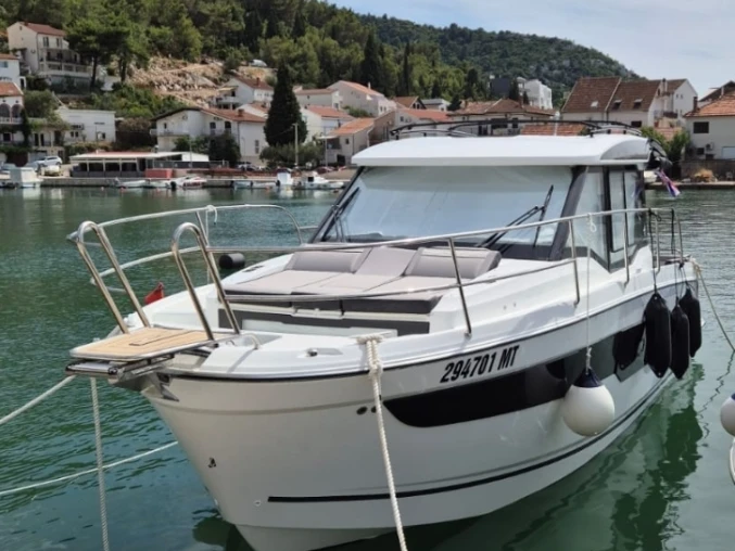 Jeanneau Merry Fisher 895 S2  charter bareboat or skippered in  Blace
