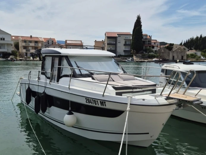 Yacht charter Blace - Jeanneau Merry Fisher 895 S2  on SamBoat