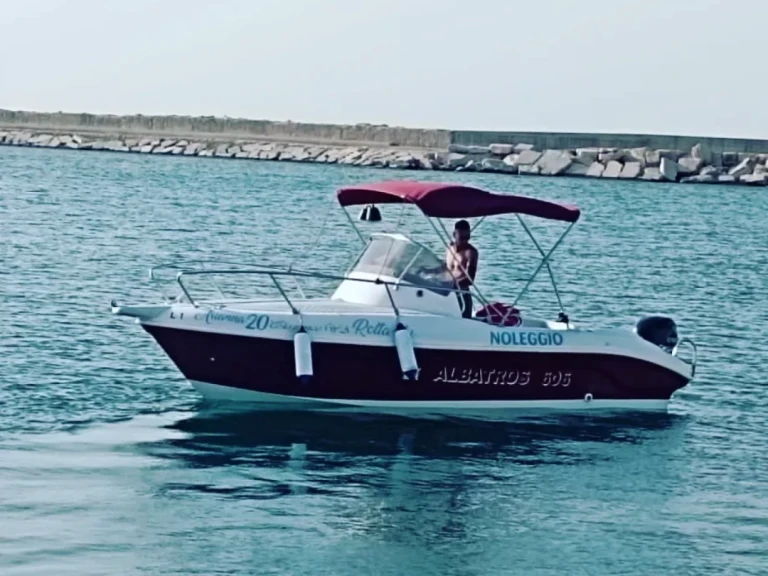 Charter a Albatros Cabinato in Fasano on Samboat