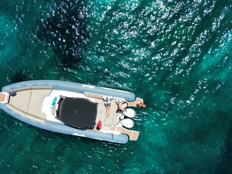 Charter a Bwa 32gt in Porto Rotondo on Samboat