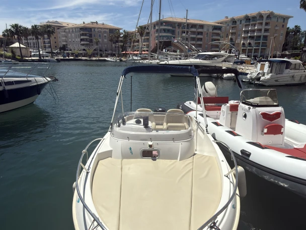 Motorboat to hire Port Fréjus at the best price