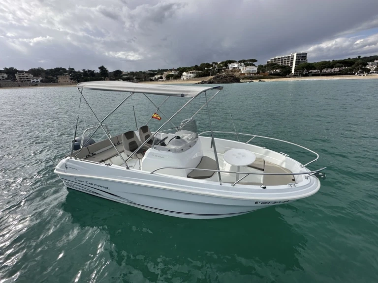 Yacht hire La Spezia cheap Cap Camarat 5.5 CC