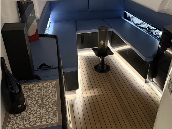 Motorboat to hire Cagliari at the best price