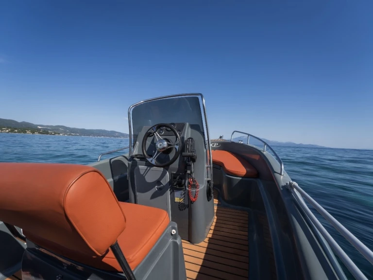 Yacht hire World cheap Blu Water 170