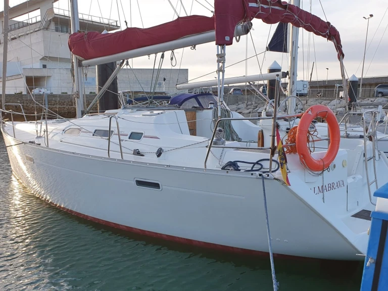 Hire Sailboat with or without skipper Bénéteau Cádiz