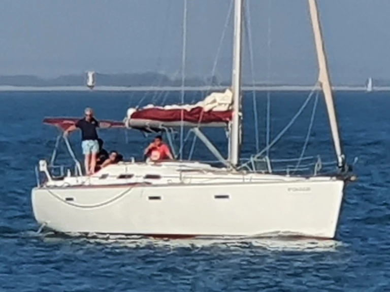 Hire Sailboat Bénéteau with a boat licence