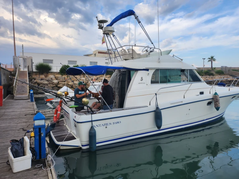 Hire Motorboat with or without skipper Bénéteau Cádiz