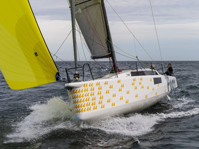 Sailboat to hire Uturoa at the best price