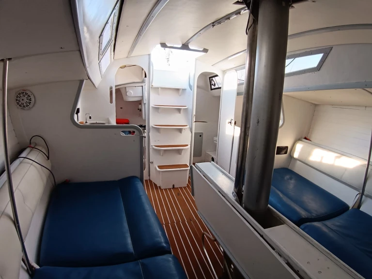 Sailboat hire in Lorient - Jeanneau Selection 37