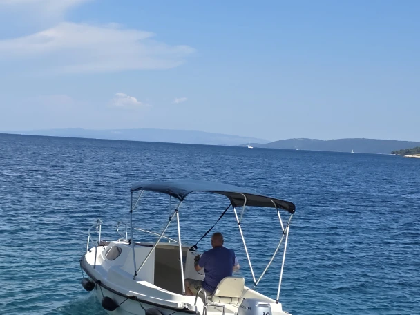Motorboat to hire Vinišće at the best price