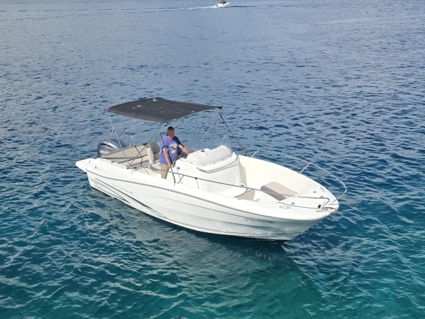 Hire Motorboat with or without skipper Jeanneau Split