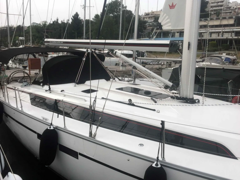 Hire Sailboat Bavaria with a boat licence
