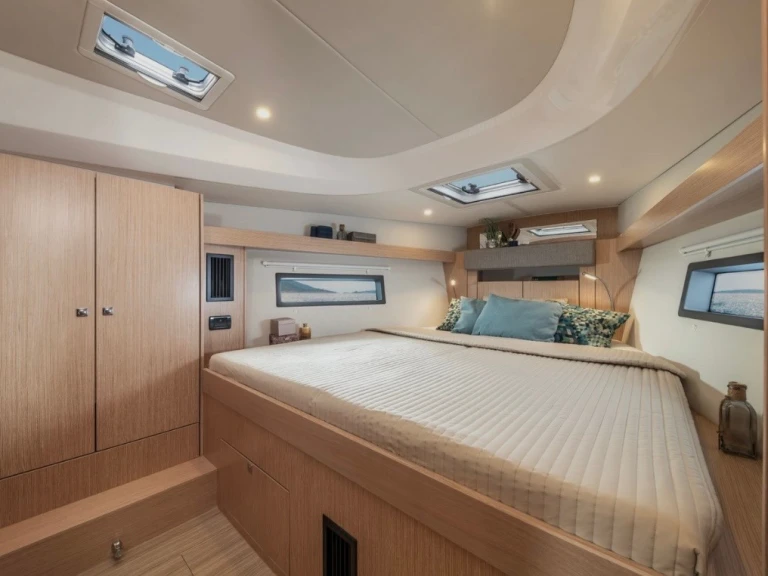 Yacht hire Skiathos cheap Bavaria C42 /3cab