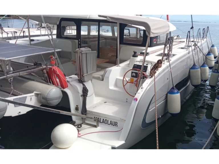 Charter a Excess Excess 11 (Cat)/6 cab in Lefkáda on Samboat