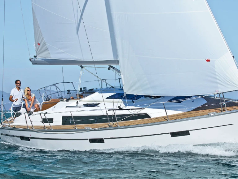 Yacht charter Pula - Bavaria Cruiser 37 on SamBoat
