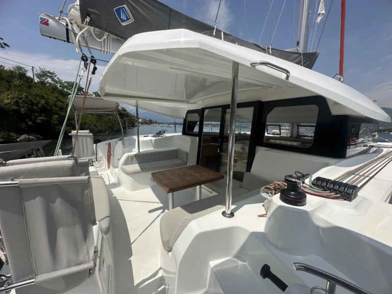 Yacht charter Tivat - Excess Excess 11 (Cat)/6 cab on SamBoat