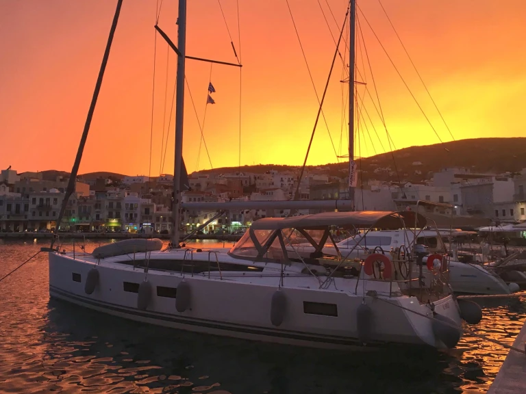 Hire Sailboat Jeanneau with a boat licence