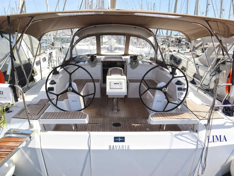 Hire Sailboat Bavaria with a boat licence