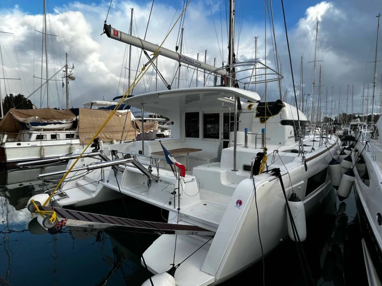 Hire a Lagoon Lagoon 40/4 cab Gouvia