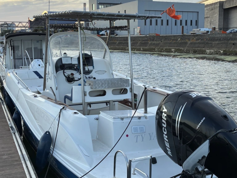 Yacht hire Lorient cheap Quicksilver 800 Commander