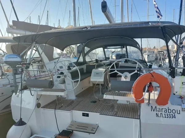 Sailboat to hire Lefkáda at the best price