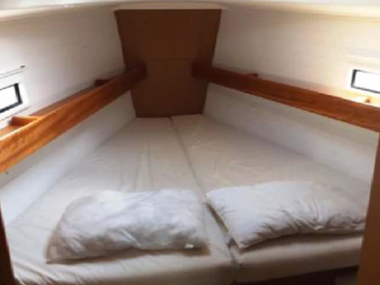 Yacht hire Kalkara cheap Bavaria Cruiser 36 /3cab