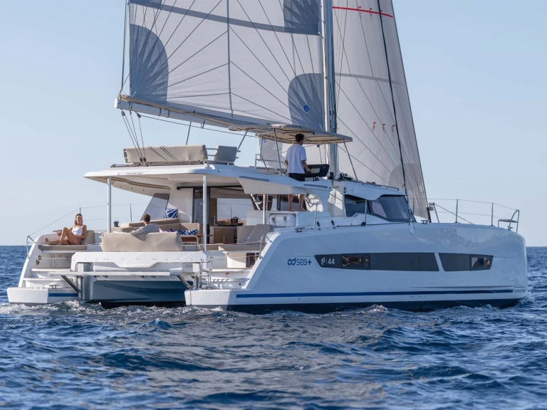 Catamaran to hire Néa Péramos at the best price