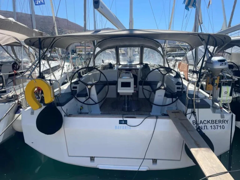 Hire a Bavaria Bavaria C42 /3cab Paros (Island)