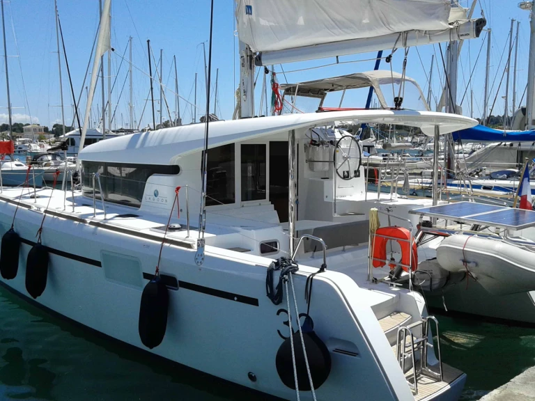 Hire Catamaran with or without skipper Lagoon Gouvia