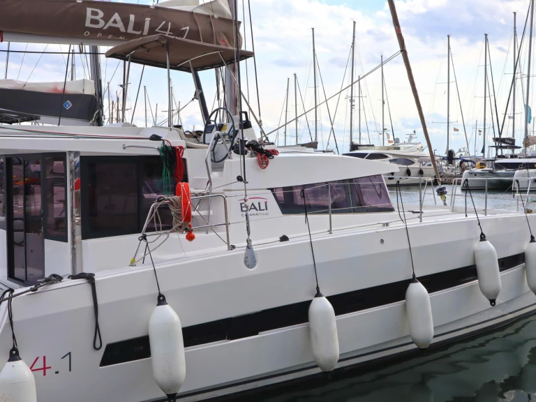 Catamaran to hire Paros (Island) at the best price