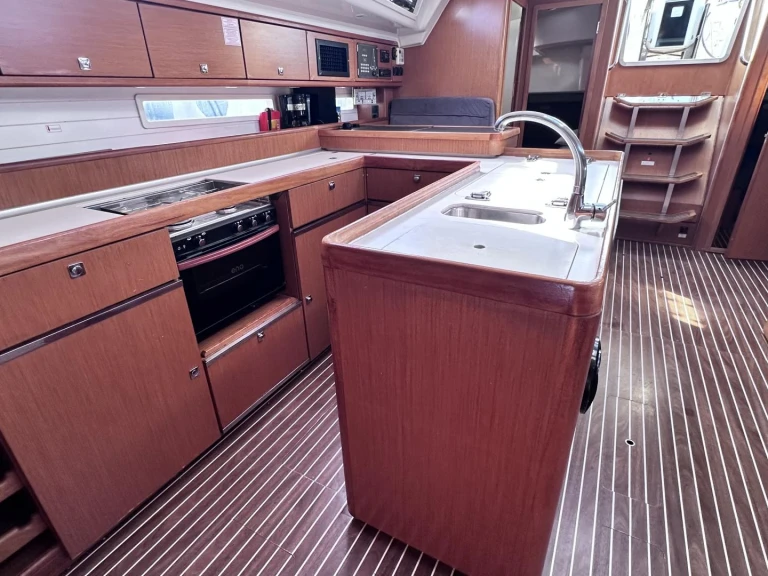 Charter a Bavaria Bavaria Cruiser 56 /6cab in Alimos on Samboat