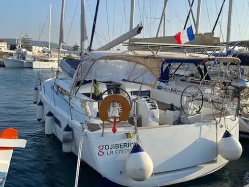 Yacht charter Paros (Island) - Jeanneau Sun Odyssey 440 (4cab) on SamBoat