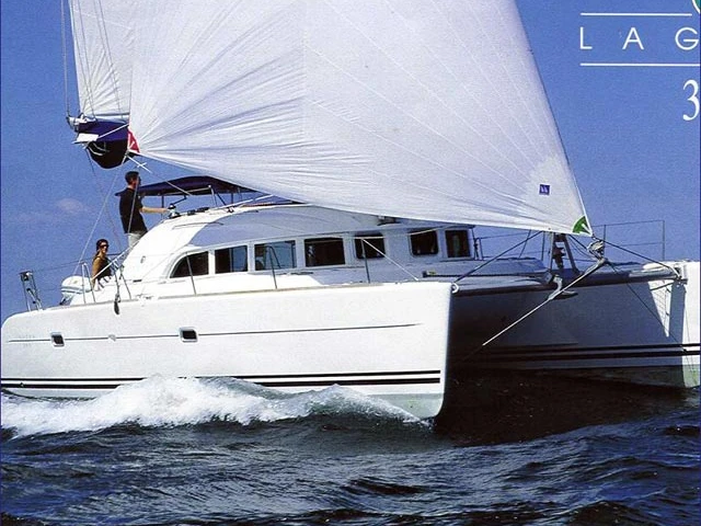 Charter a Lagoon Lagoon 380/4 cab in Propriano on Samboat
