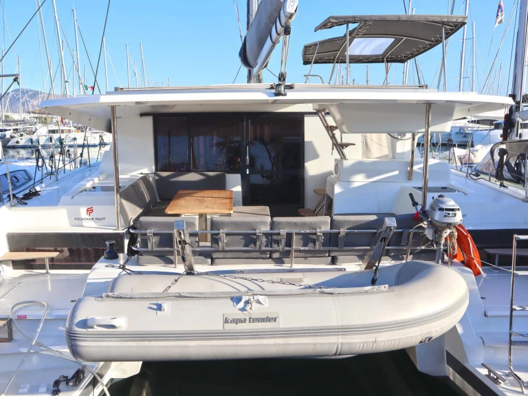 Catamaran to hire Néa Péramos at the best price