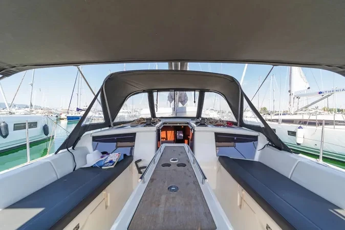Sailboat to hire Ávdira at the best price