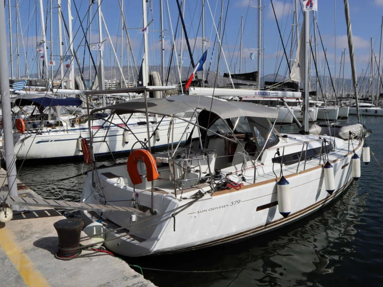 Yacht charter Alimos - Jeanneau Sun Odyssey 379 on SamBoat