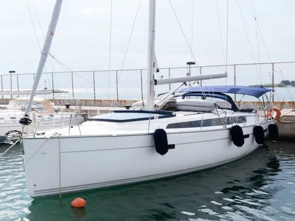 Charter a Bavaria Bavaria Cruiser 46 /4cab in Volos on Samboat