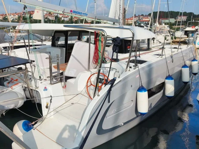 Yacht hire Pula cheap Excess 11 (Cat)/6 cab