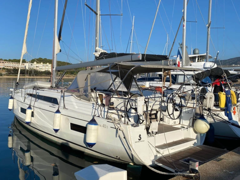 Hire Sailboat with or without skipper Bénéteau Bormes-les-Mimosas
