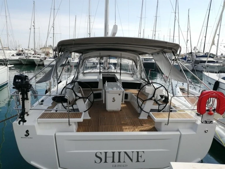 Hire Sailboat Bénéteau with a boat licence