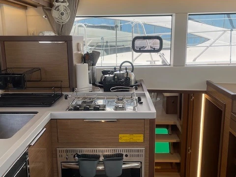 Hire Catamaran with or without skipper Lagoon Alimos