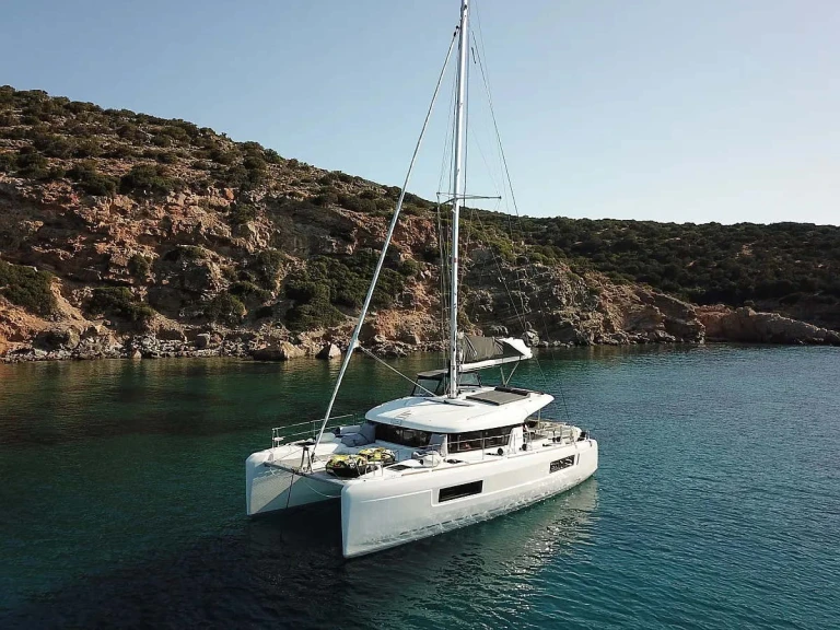 Hire Catamaran Lagoon with a boat licence