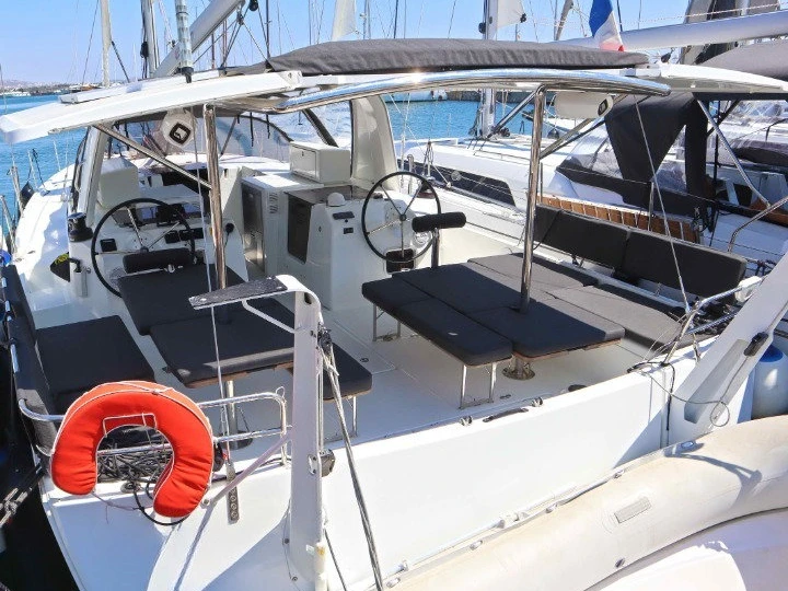 Hire a Jeanneau Sun Loft 47 /7cab Kos