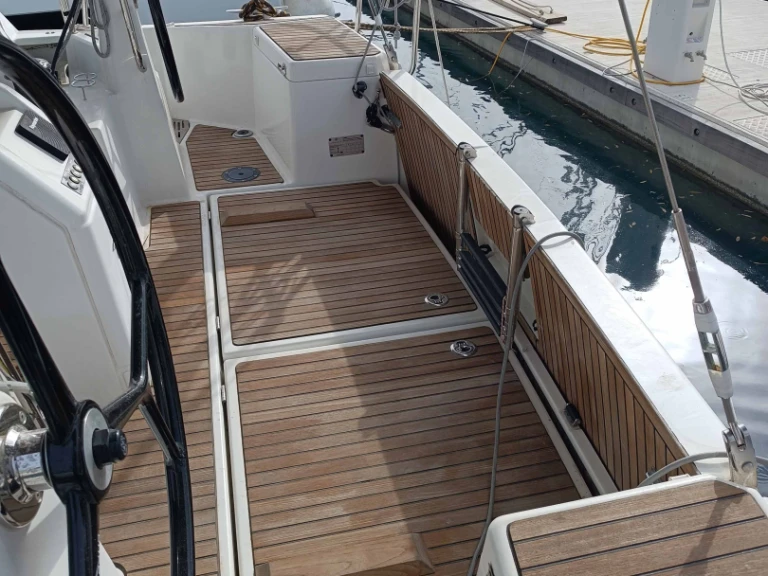 Hire a Jeanneau Sun Odyssey 440 (4cab) Gouvia
