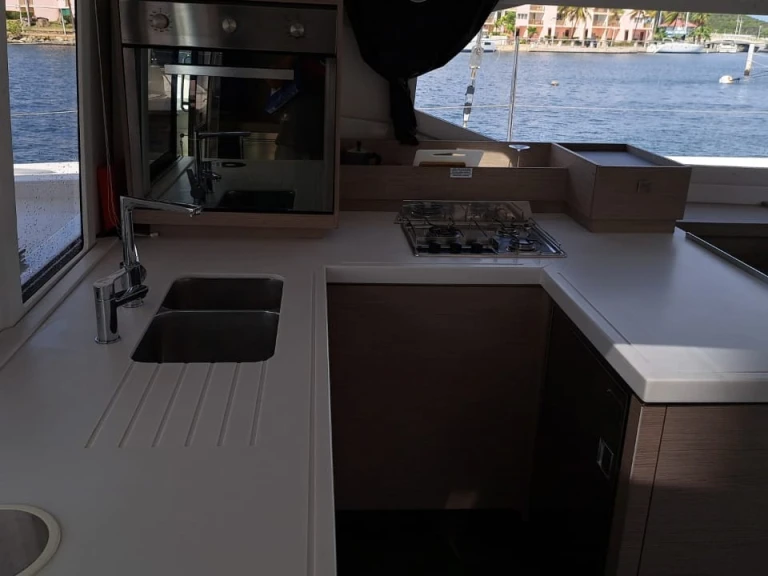 Charter a Fountaine Pajot Astréa 42 Quatuor CAT/6 cab in Propriano on Samboat
